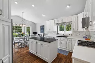 10421 Shelter Grove, Eden Prairie, MN 55347 - Photo 3