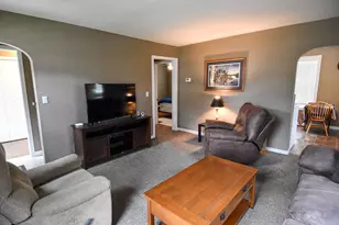 417 Kendall Ave S, Thief River Falls, MN 56701 - Photo 9