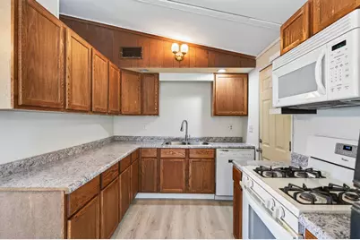 1582 3rd Street E, Saint Paul, MN 55106 - Photo 13