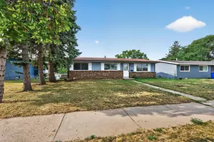 1582 3rd St E, Saint Paul, MN 55106 - Photo 3