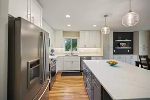 8944 Darnel Rd, Eden Prairie, MN 55347 - Photo 9
