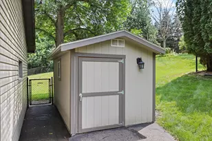 8944 Darnel Rd, Eden Prairie, MN 55347 - Photo 51