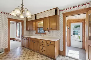 827 7th Ave SW, Faribault, MN 55021 - Photo 9