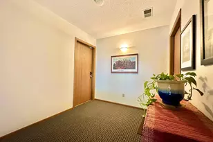 18462 Creeks Bend Dr, Minnetonka, MN 55345 - Photo 5