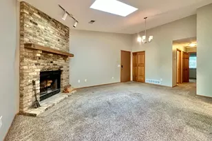 18462 Creeks Bend Dr, Minnetonka, MN 55345 - Photo 5