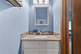 6684 Gretchen Ln N, Oakdale, MN 55128 - Photo 23