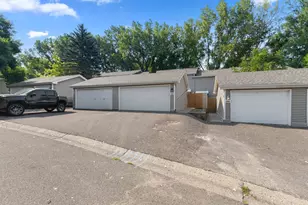 6684 Gretchen Ln N, Oakdale, MN 55128 - Photo 3