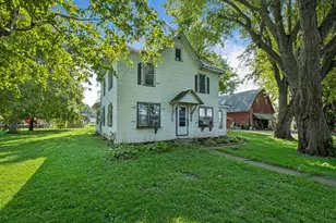 724 Park Ave, Hamburg, MN 55339 - Photo 1