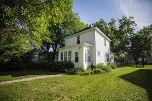 716 Lyndale Ave, Morris, MN 56267 - Photo 1