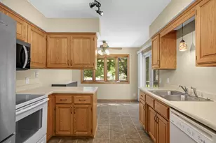 4361 Buckingham Ct, Vadnais Heights, MN 55127 - Photo 3