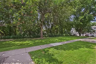 1467 Goodwin Ave N, Oakdale, MN 55128 - Photo 3