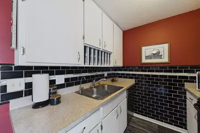 1467 Goodwin Avenue N, Oakdale, MN 55128 - Photo 7