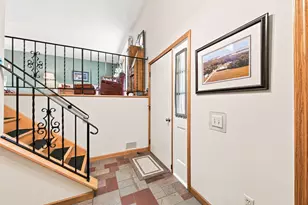 8033 Dakota Ln, Chanhassen, MN 55317 - Photo 9