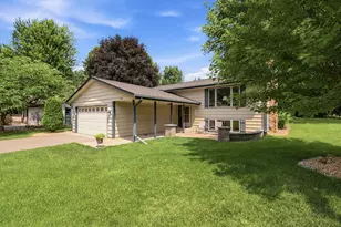 8033 Dakota Ln, Chanhassen, MN 55317 - Photo 7