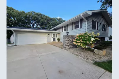 411 Ridge Road, Albert Lea, MN 56007 - Photo 1