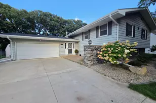 411 Ridge Rd, Albert Lea, MN 56007 - Photo 1