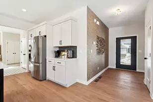 17905 Hidden Creek Trl, Lakeville, MN 55044 - Photo 5
