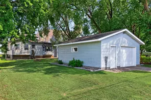 220 N Chestnut St, Belle Plaine, MN 56011 - Photo 29