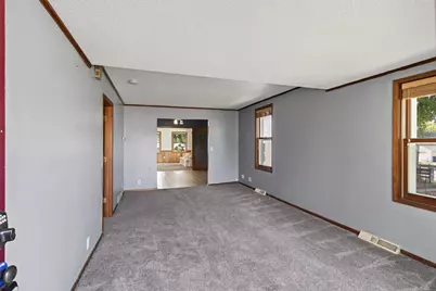 220 N Chestnut Street, Belle Plaine, MN 56011 - Photo 3