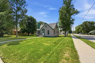 1002 Cedar St, Alexandria, MN 56308 - Photo 3