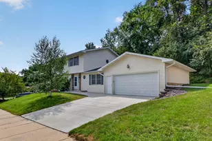 1726 Walden Ln SW, Rochester, MN 55902 - Photo 3
