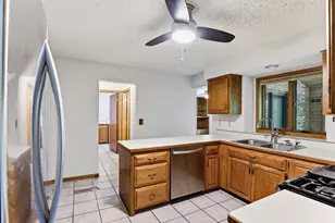 2133 Trumble Ct, Chaska, MN 55318 - Photo 9