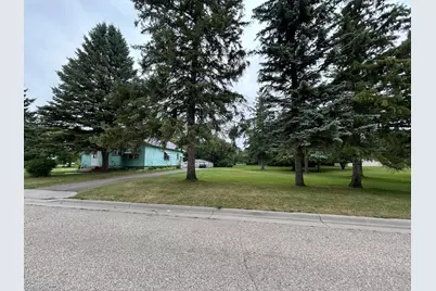 601 11th Street E, Thief River Falls, MN 56701 - Photo 3