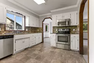 1434 Eastlake Dr, Chaska, MN 55318 - Photo 9