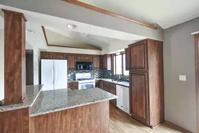 1002 W 2nd Street, Zumbrota, MN 55992 - Photo 3