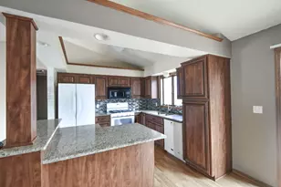 1002 W 2nd St, Zumbrota, MN 55992 - Photo 3