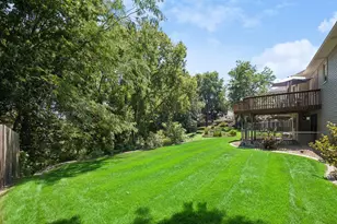 314 Wedgewood Dr, Mahtomedi, MN 55115 - Photo 9