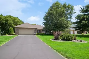 314 Wedgewood Dr, Mahtomedi, MN 55115 - Photo 3