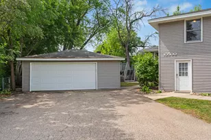10500 Vessey Rd, Bloomington, MN 55437 - Photo 3