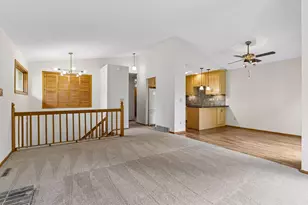 3149 Farnum Dr, Eagan, MN 55121 - Photo 9