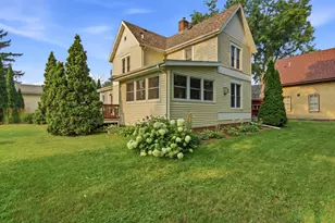 610 Washington Ave, Wabasha, MN 55981 - Photo 1