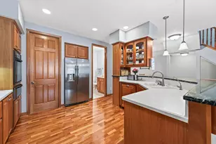 10776 Falling Water Ln, Woodbury, MN 55129 - Photo 9