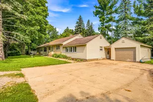 1256 Rice St, Braham, MN 55006 - Photo 3