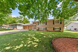 722 16th St SE, Owatonna, MN 55060 - Photo 1
