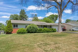 2245 Beam Ave, Maplewood, MN 55109 - Photo 3