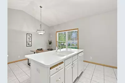 14433 Freesia Way, Apple Valley, MN 55124 - Photo 7