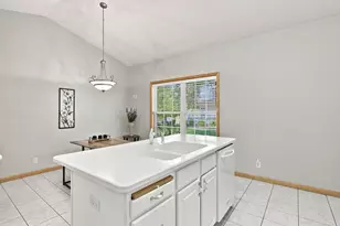 14433 Freesia Way, Apple Valley, MN 55124 - Photo 7