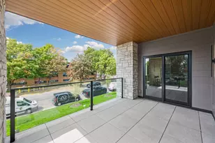 150 Broadway Ave S, Wayzata, MN 55391 - Photo 27