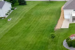 1185 Dale St SW, Hutchinson, MN 55350 - Photo 1