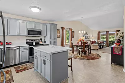 305 Wildwood Circle, Roberts, WI 54023 - Photo 9