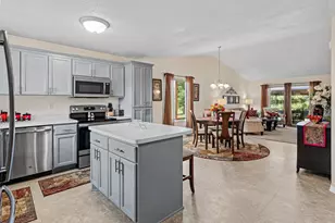 305 Wildwood Cir, Roberts, WI 54023 - Photo 9