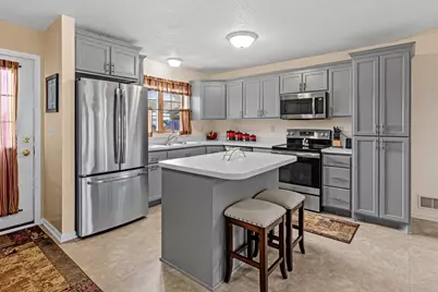 305 Wildwood Circle, Roberts, WI 54023 - Photo 7