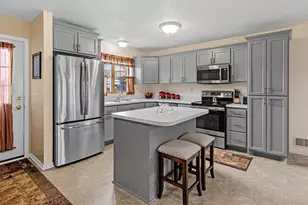 305 Wildwood Cir, Roberts, WI 54023 - Photo 7