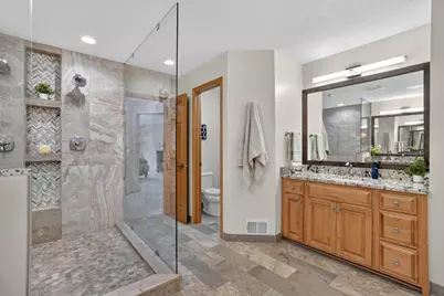 19044 Inndale Drive, Lakeville, MN 55044 - Photo 11