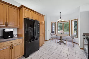 2032 Fox Valley Dr SW, Rochester, MN 55902 - Photo 9