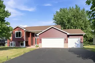 805 Daniel Dr, Belle Plaine, MN 56011 - Photo 1